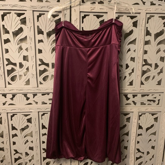 TWENTY ONE! CUTE SILKY PLUM PURPLE STRAPLESS STRETCHY FLOWY FORMAL MINI DRESS - Picture 8 of 8